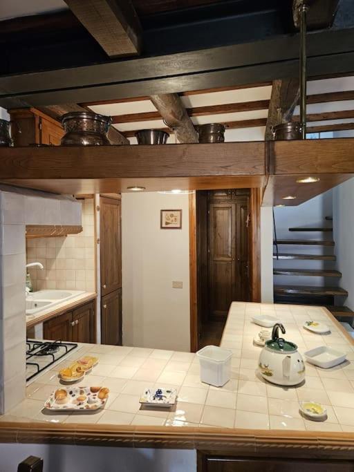 Residenza Montelago เตรวินญาโน โรมาโน ภายนอก รูปภาพ