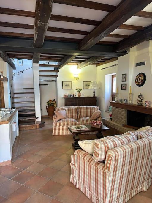 Residenza Montelago เตรวินญาโน โรมาโน ภายนอก รูปภาพ